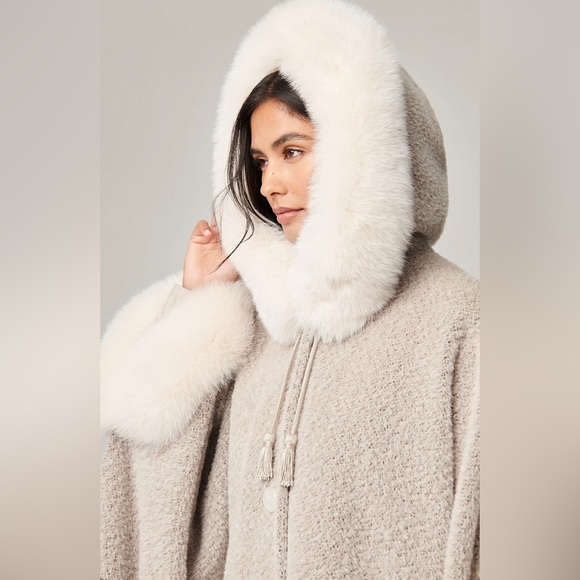 Skye Hooded Alpaca Wool-Blend Cape with Fur Trim - Picture 7 of 10